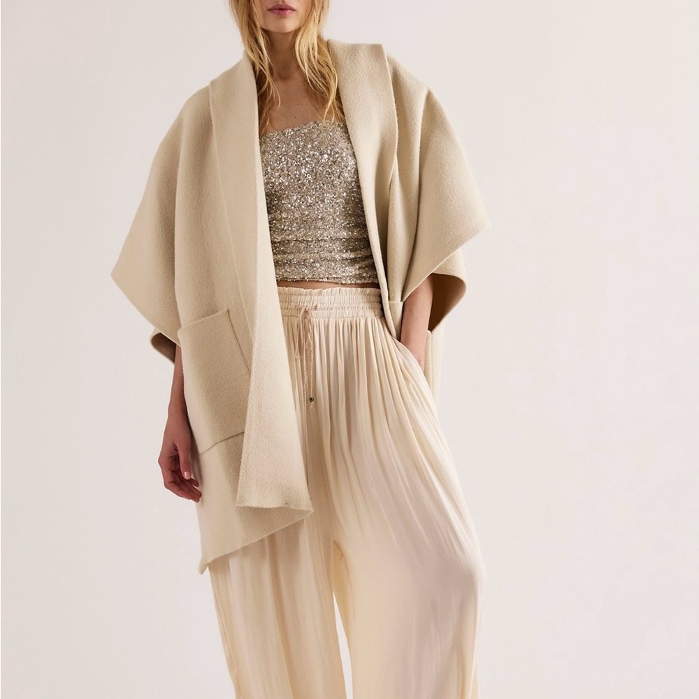 NWOT, Free People Beige Sweater Poncho